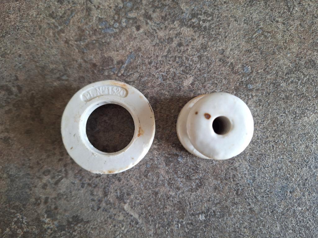 2 oude porseleinen onderdelen, Ophalen of Verzenden