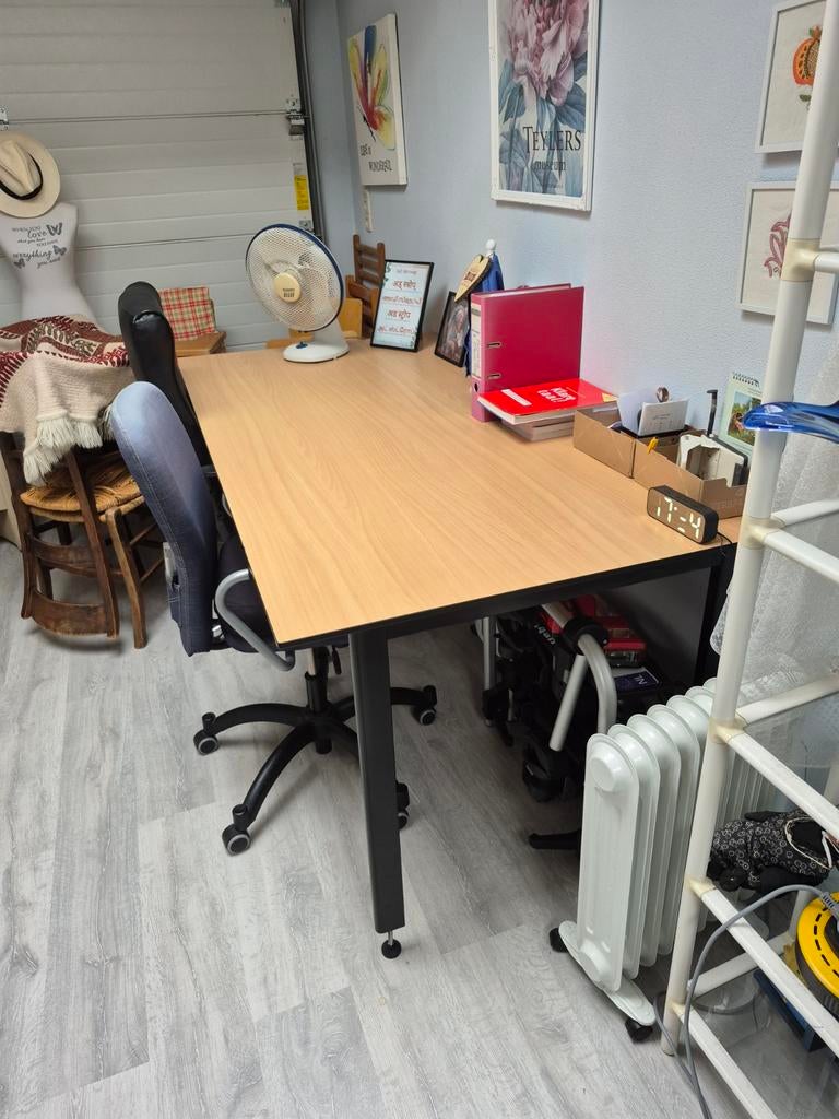 Kantoor meubilair: tafels, stoelen, archiefkast, Ophalen