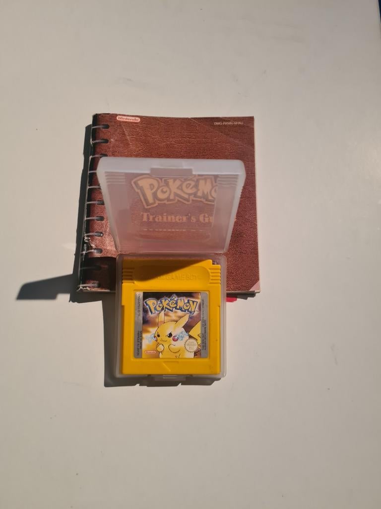 Pokémon Yellow Game Boy met Trainer's Guide, Spelcomputers en Games, Games | Nintendo Game Boy, Ophalen of Verzenden
