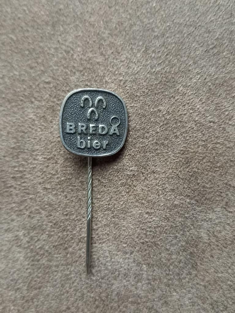 Speldje Breda bier (3 hoefijzers), Verzamelen, Speldjes, Pins en Buttons, Ophalen of Verzenden, Gebruikt