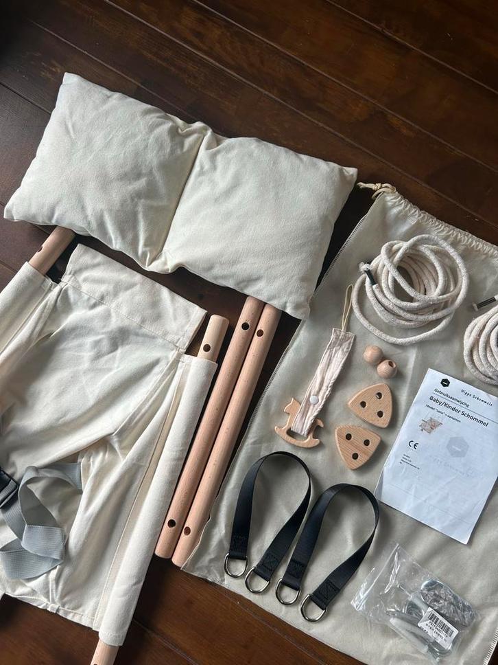 Hippe Schommels kuipstoeltje Off-White Model Luna, Kinderen en Baby's, Wipstoeltjes, Nieuw, Schommelstoel, Overige merken, Met gordel(s) of riempje(s)