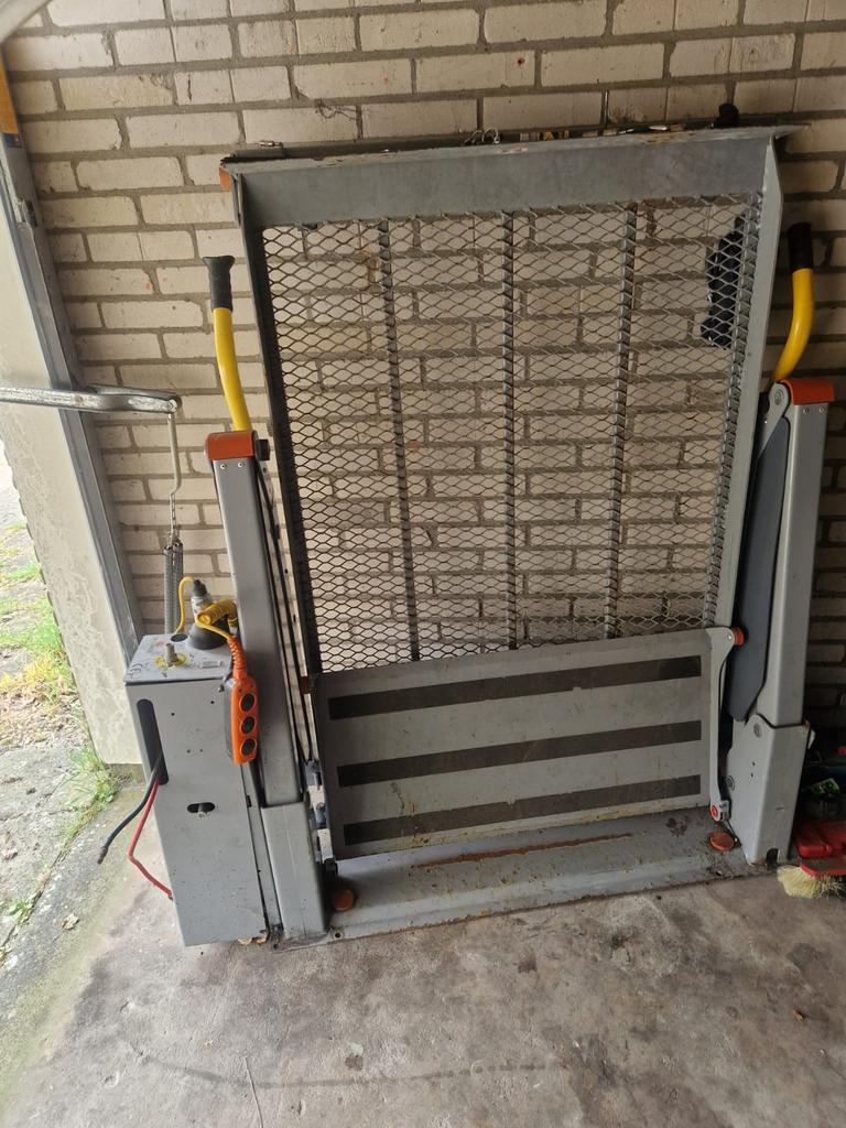 Rolstoellift voor bus, Ophalen, Nieuw