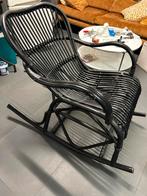 Zwarte rotan schommelstoel, Huis en Inrichting, Stoelen, Ophalen, Gebruikt, Zwart, Riet of Rotan