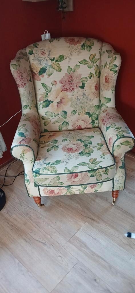 Vintage Bloemen Fauteuil - Comfortabele Oorfauteuil, Huis en Inrichting, Fauteuils, Gebruikt, Hout, Stof, 75 tot 100 cm, 75 tot 100 cm