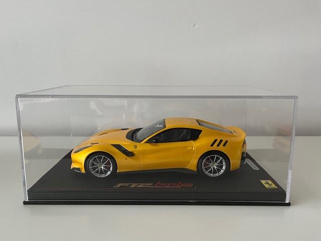 BBR Ferrari F12 TDF 2015 Giallo Tristrato P18121AV, Hobby en Vrije tijd, Modelauto's | 1:18, Ophalen of Verzenden, Nieuw, Auto