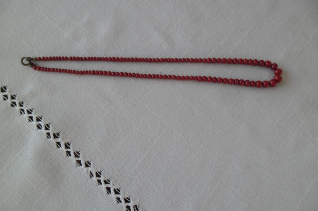 kralensnoer rood, Sieraden, Tassen en Uiterlijk, Kettingen, Ophalen of Verzenden, Zo goed als nieuw, Rood, Overige materialen