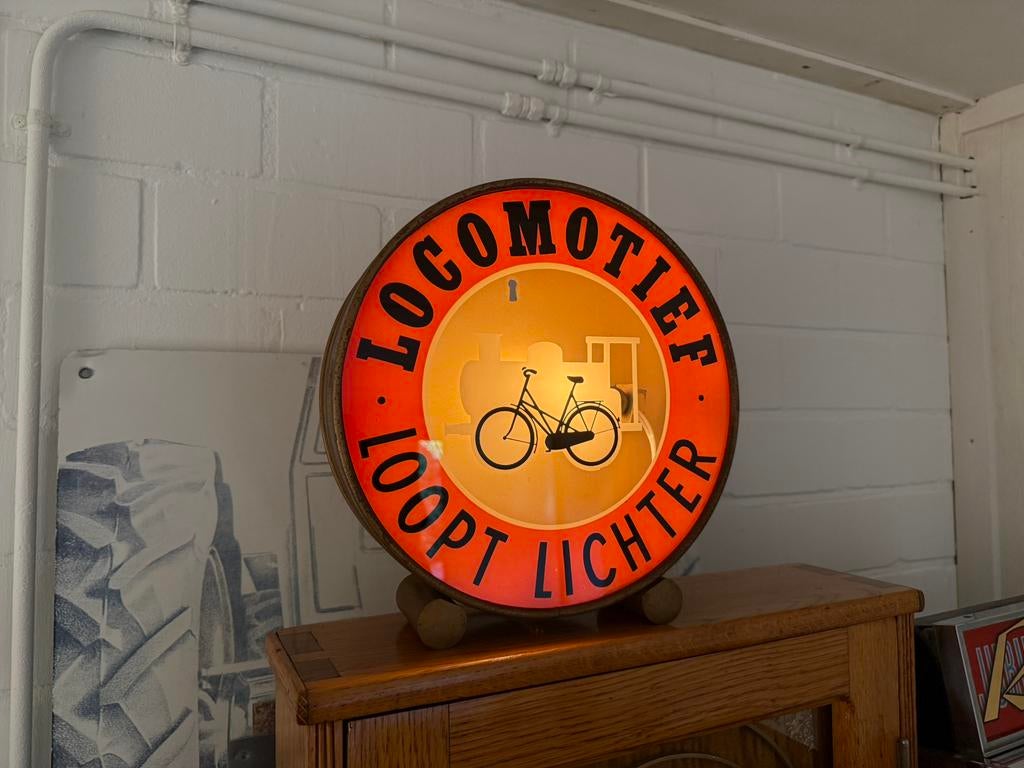 Oud reclame lichtbakje locomotief fietsen lichtbak oldtimer, Verzamelen, Ophalen, Gebruikt, Reclamebord