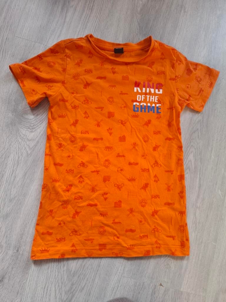 Oranje shirt, Kinderen en Baby's, Kinderkleding | Maat 122, Jongen of Meisje, Ophalen of Verzenden, Zo goed als nieuw, Shirt of Longsleeve