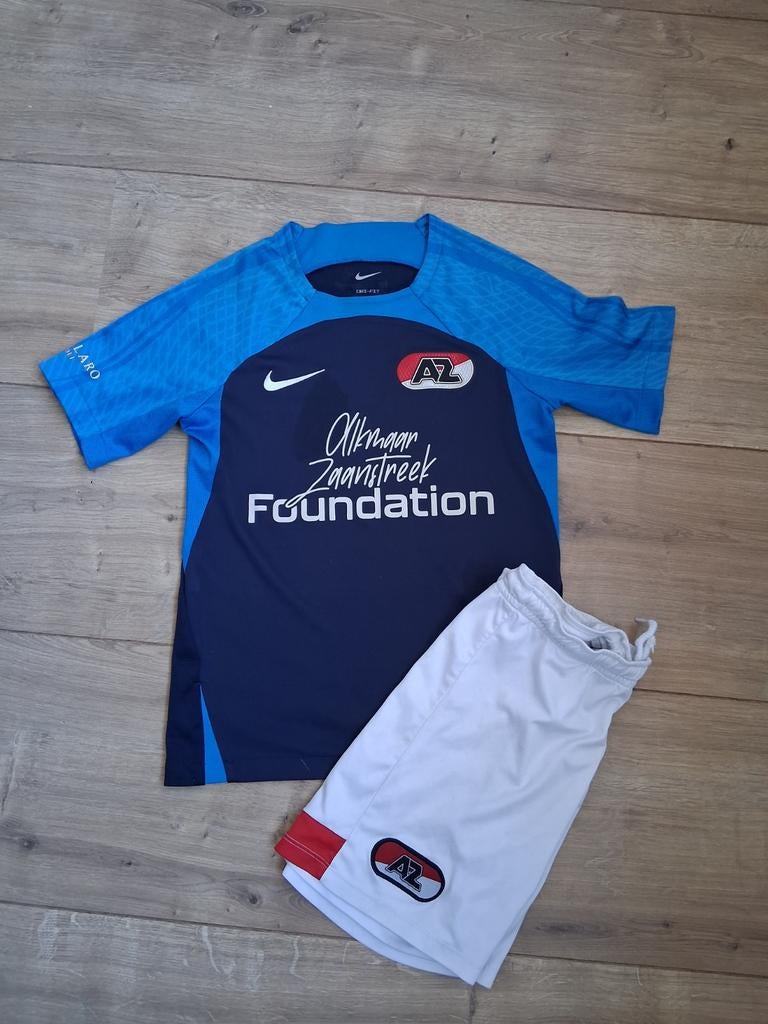 Az tenue maat 137/147 shirt , 134/140 broekje, Sport en Fitness, Voetbal, Maat XS of kleiner, Ophalen of Verzenden, Gebruikt, Shirt