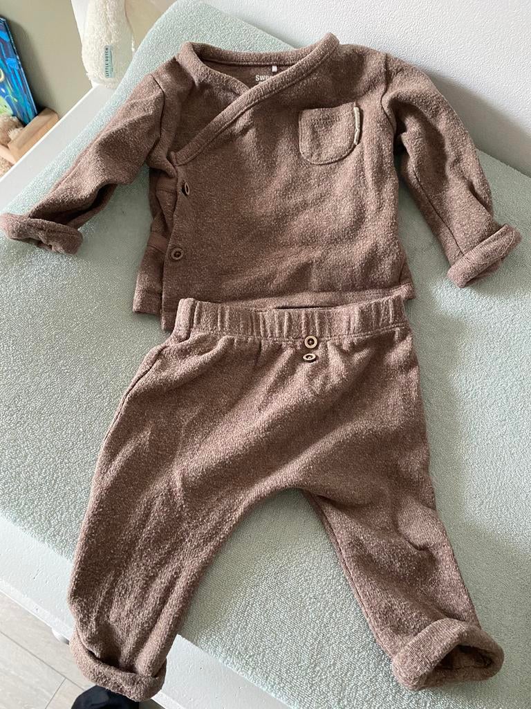 Mooi bruin pakje van sweet petit maat 56, Kinderen en Baby's, Babykleding | Maat 56, Ophalen of Verzenden, Zo goed als nieuw, Jongetje of Meisje