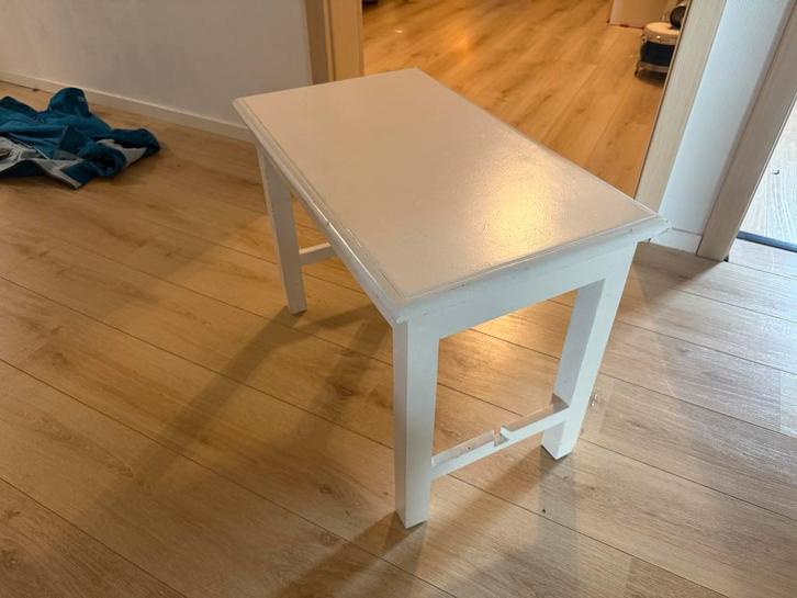 Klein wit houten tafeltje / kindertafeltje, Huis en Inrichting, Krukjes, Gebruikt, Hout, Ophalen