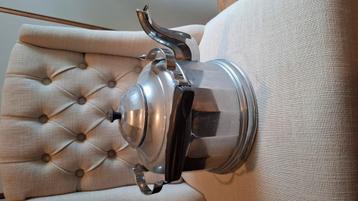 Antieke grote theepot zilver kleurig  beschikbaar voor biedingen