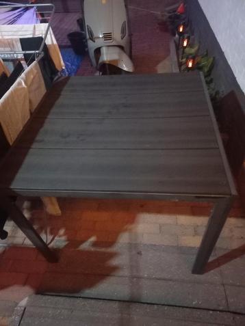 Tuintafel 90x90 cm beschikbaar voor biedingen
