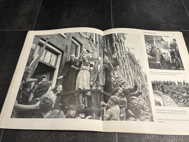 Boek - Fotografie in bezettingstijd (De ondergedoken camera), Boeken, Oorlog en Militair, Zo goed als nieuw, Overige onderwerpen