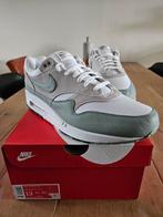 Air max 1 mica green 47,5 US13 nieuw, Kleding | Heren, Ophalen of Verzenden, Nieuw, Overige kleuren