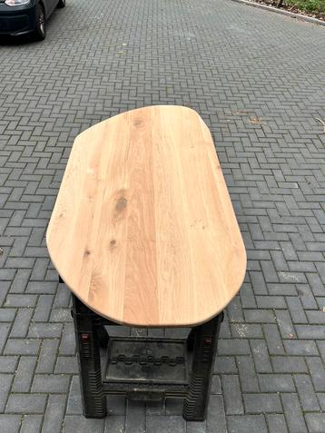 Organische “kiezel” eettafel 175x85x3 bol eiken rustiek