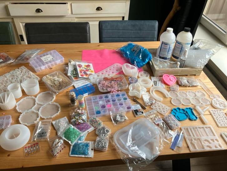 Epoxy Resin Set met Mallen en Accessoires, Hobby en Vrije tijd, Kralen en Sieraden maken, Zo goed als nieuw, Overige typen, Ophalen of Verzenden