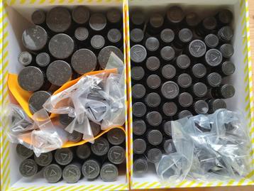 Collectie geurstoffen om parfums mee te maken beschikbaar voor biedingen