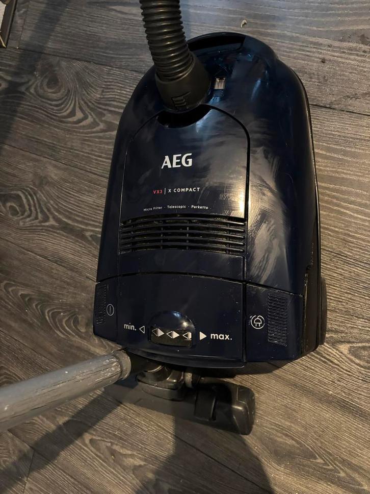 AEG VX3 X Compact Stofzuiger - Werkt Perfect!, Witgoed en Apparatuur, Stofzuigers, Gebruikt, Stofzuiger, Stofzak, Ophalen of Verzenden