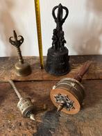 2 tibetaanse gebedsrollen en 2 Tibetaanse rituelen bellen, Antiek en Kunst, Kunst | Niet-Westerse kunst, Ophalen of Verzenden
