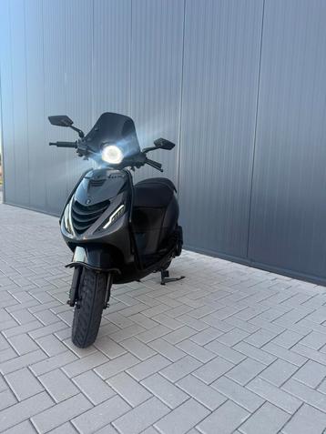 PIAGGIO ZIP FULL OPTION BROM GARANTIE! beschikbaar voor biedingen