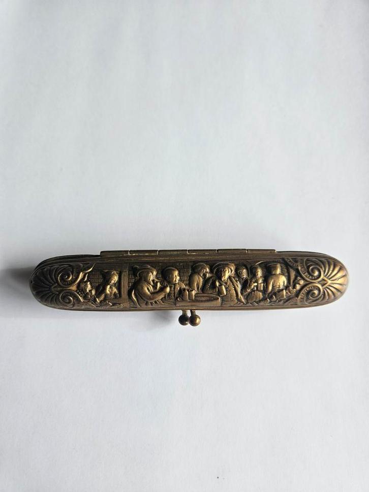 Antieke Sigarenkoker met Reliëf, Antiek en Kunst, Antiek | Overige Antiek, Ophalen of Verzenden