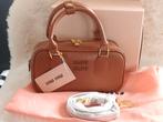 Miu Miu tas., Sieraden, Tassen en Uiterlijk, Tassen | Damestassen, Ophalen of Verzenden, Zo goed als nieuw, Bruin, Handtas