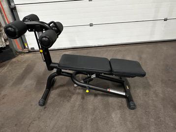 Technogym Ab Crunch Bench, Buikspier Bankje beschikbaar voor biedingen