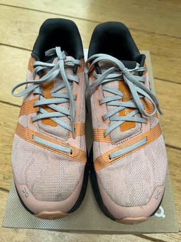 ON Running CLOUDGO - dames hardloopschoenen, mt. 40,5 beschikbaar voor biedingen