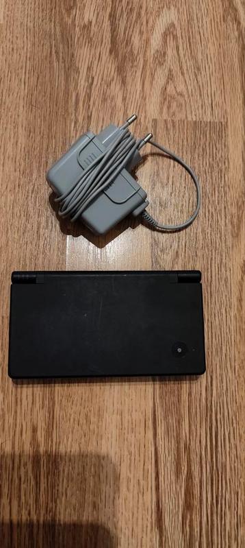 Nintendo DSi Zwart + Oplader beschikbaar voor biedingen