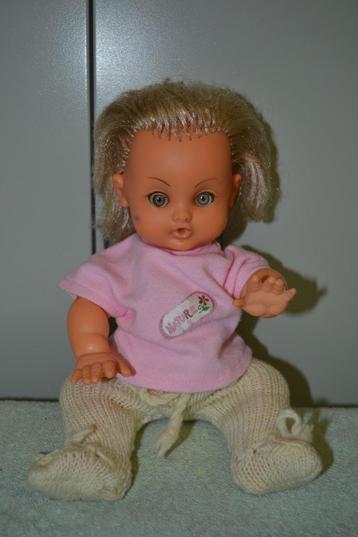 Mooi bella popje uit de jaren 1960-70 NR 454 beschikbaar voor biedingen