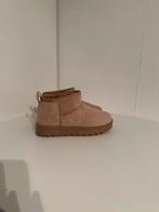 Merkloze “UGGS” 36, Beige, Nieuw, Ophalen of Verzenden, Pantoffels of Sloffen