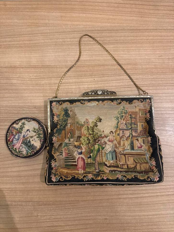 Vintage avondtasje met poederdoos en spiegeltje, Antiek en Kunst, Antiek | Kleding en Accessoires, Dames, Ophalen of Verzenden