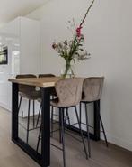 Bartafel met barkrukken, Ophalen, Zo goed als nieuw, Inclusief barstoelen