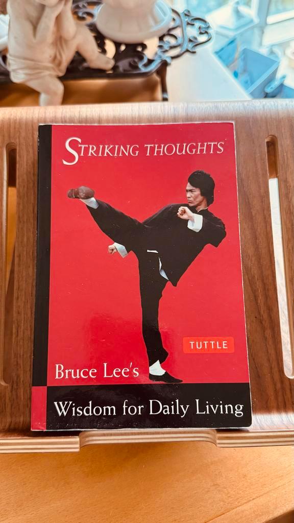 Bruce Lee's Striking Thoughts - Wisdom ', Boeken, Filosofie, Gelezen, Overige onderwerpen, Ophalen of Verzenden