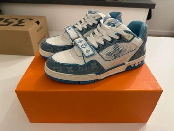 Louis vuitton sneakers 42 beschikbaar voor biedingen