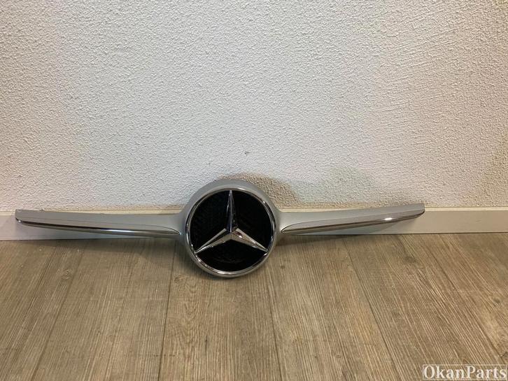 Mercedes-Benz C-klasse W205 Grille lijst A2058880560, Auto-onderdelen, Carrosserie en Plaatwerk, Mercedes-Benz, Voor, Gebruikt