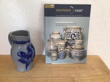 Oude Keulse kan met vogel afbeelding + boek Keuls aardewerk… beschikbaar voor biedingen