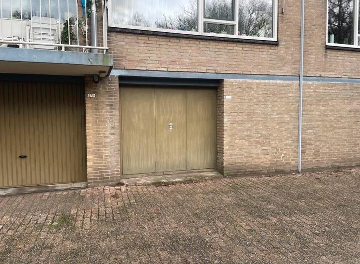 Te huur mooi ruime garagebox Rorterdam  Ijselmonde, Huizen en Kamers, Garages en Parkeerplaatsen, Rotterdam