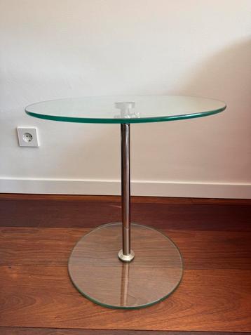 Glazen tafel van dik glas beschikbaar voor biedingen