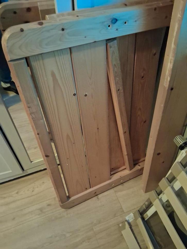 Eenpersoonsbed - Houten frame, Doe-het-zelf en Verbouw, Hout en Planken, Gebruikt, Plank, Grenen, Minder dan 200 cm, 25 tot 50 mm
