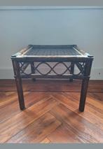 Vintage rotan manou bamboe bijzettafel, smoke glas, 70's, Huis en Inrichting, Ophalen