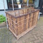 Van Nelle rieten theebladeren mand op wielen, Ophalen