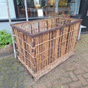 Van Nelle rieten theebladeren mand op wielen beschikbaar voor biedingen