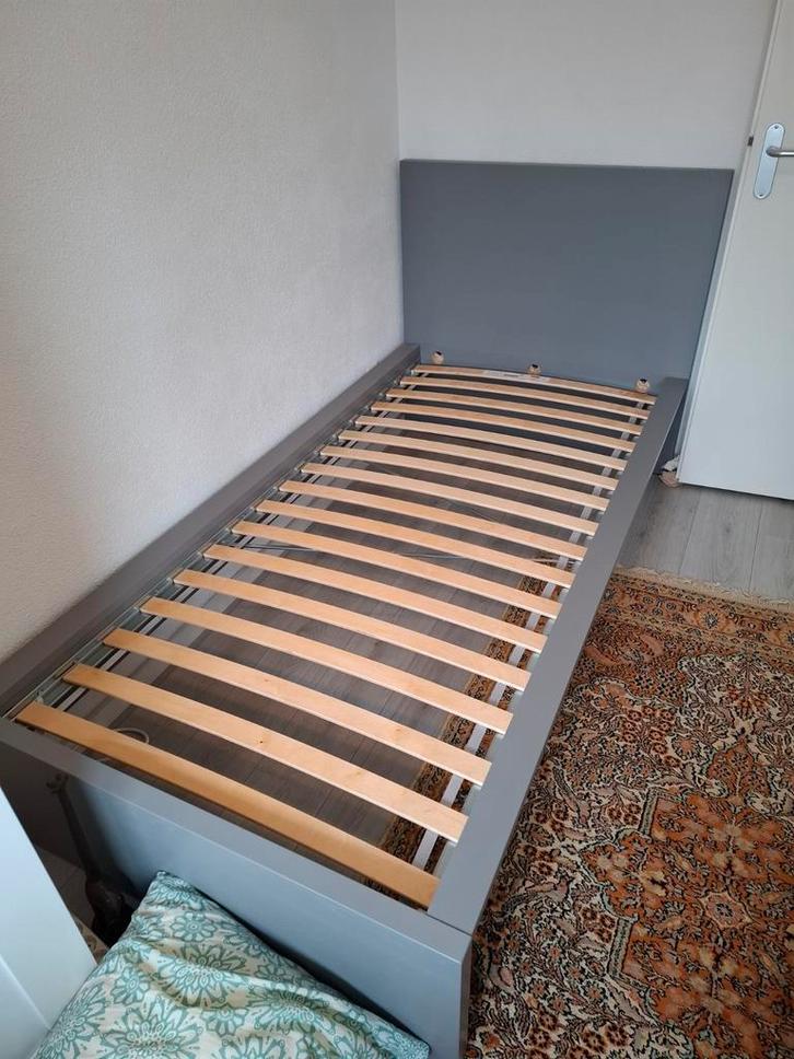 Ikea Malm bedframe - bijna nieuw!, Huis en Inrichting, Slaapkamer | Bedden, Zo goed als nieuw, Eenpersoons, 90 cm, 200 cm, Hout