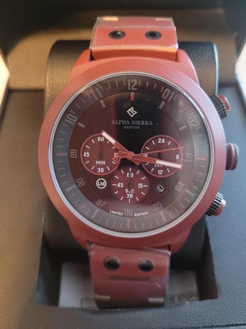 Alpha Sierra Defcon SEIKO Nieuw t.w.v € 395 100% ORIGINEEL, Sieraden, Tassen en Uiterlijk, Sporthorloges, Nieuw, iOS, Rood, Waterdicht
