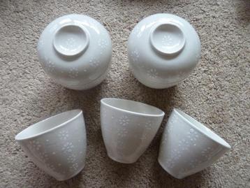 Voorraadotjes met deksel en bijbehorende mokjes beschikbaar voor biedingen