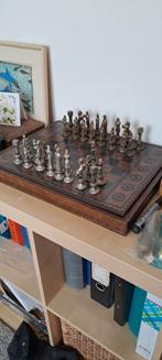 Leren schaakspel met metalen stukken en houten schaakspel, Ophalen of Verzenden, Zo goed als nieuw