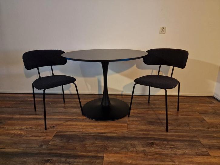 Eettafel met 2 stoelen - Stijlvol en compact!, Huis en Inrichting, Complete eetkamers, Zo goed als nieuw, Minder dan 4 stoelen