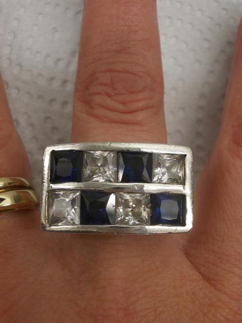 zilveren ring met blauw en witte stenen maat 19,5 nr.952, Sieraden, Tassen en Uiterlijk, Ringen, Gebruikt, Dame, 19 tot 20, Zilver